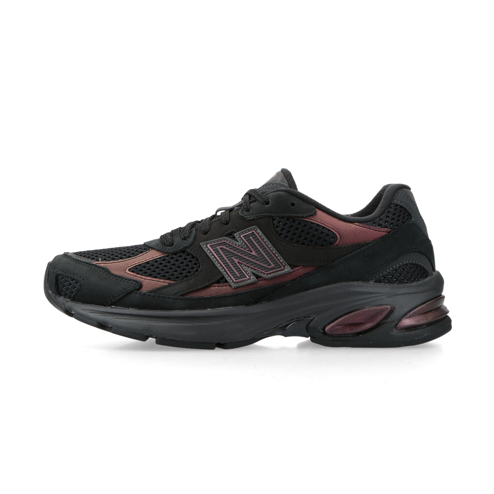 New Balance 2010 “Black Iridescent”: Schwarz mit Ölglanz (3)