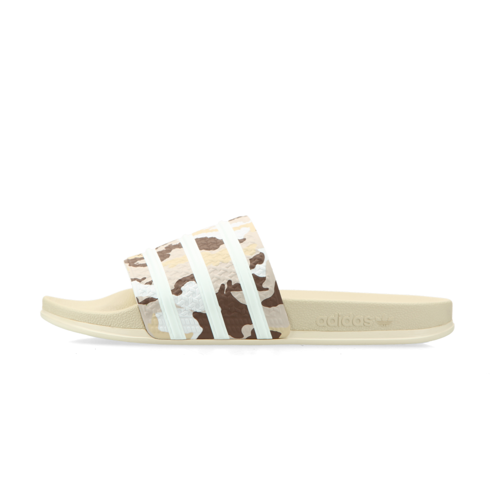 adidas Adilette OG CF (wonder white / footwear white / trace brown), vue de côté