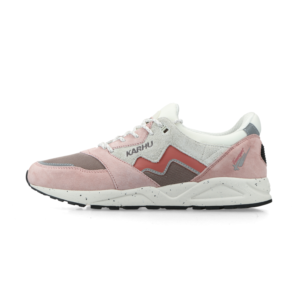 Karhu Aria 95 (adobe rose / light mahogany)