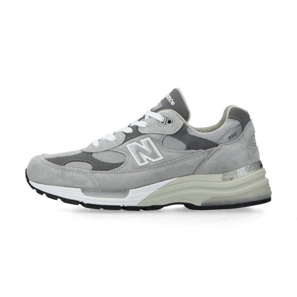 New Balance 992 “Grey Silver Metallic”: Made-in-USA-Riese mit Glanz (4)