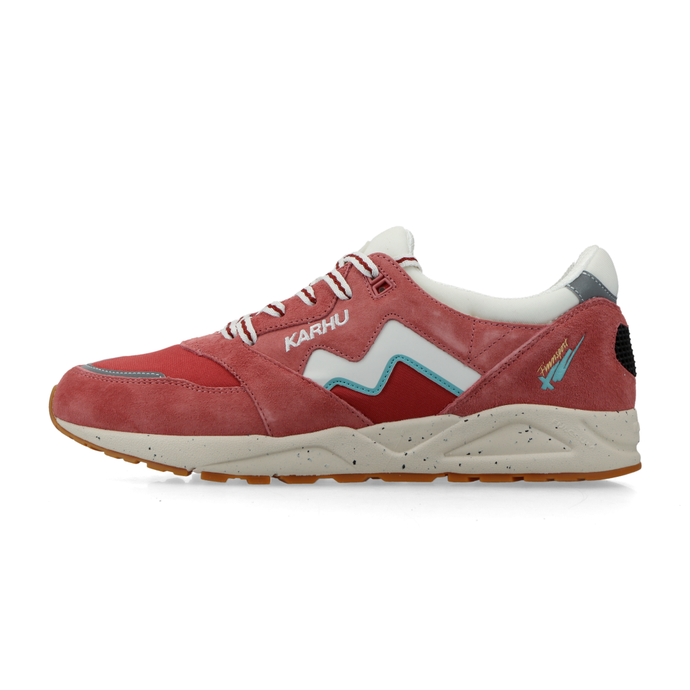 Karhu Aria 95 (light mahogany / white)